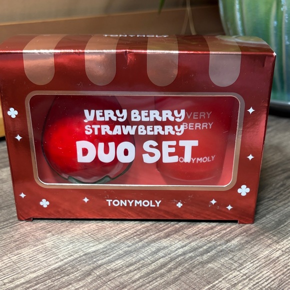 🌻5 for $30🌻 TonyMoly Very Berry Strawberry Set - Picture 6 of 6